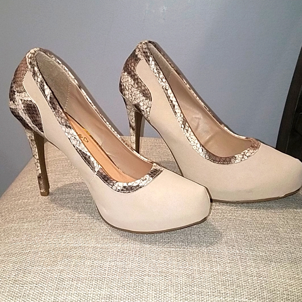 🎉HP🎉 PRICE⬇️FOREVER SELECTED BY PAULA ABDUL SZ 7 HEELS